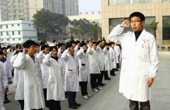 中国医师节：致默默坚守的你 ！医之家向您致敬