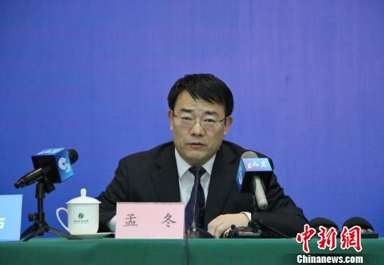 山东省医改办常务副主任、省医管办主任孟冬在发布会上介绍有关情况。　赵晓 摄