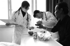  让百姓共享医改红利 